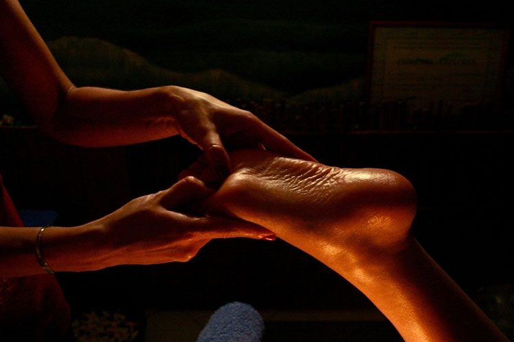 эротический массаж ног мужчине